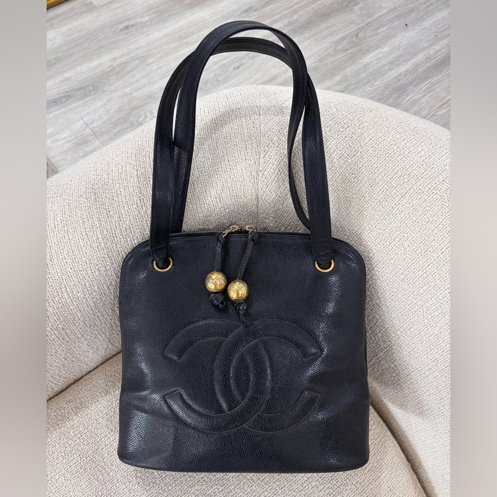 CHANEL Black caviar Leather 
Dome Double CC Shoulder Bag